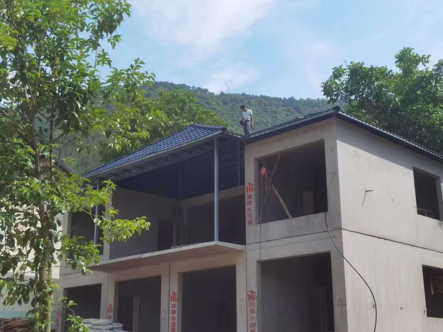 坡屋顶屋面用什么瓦好